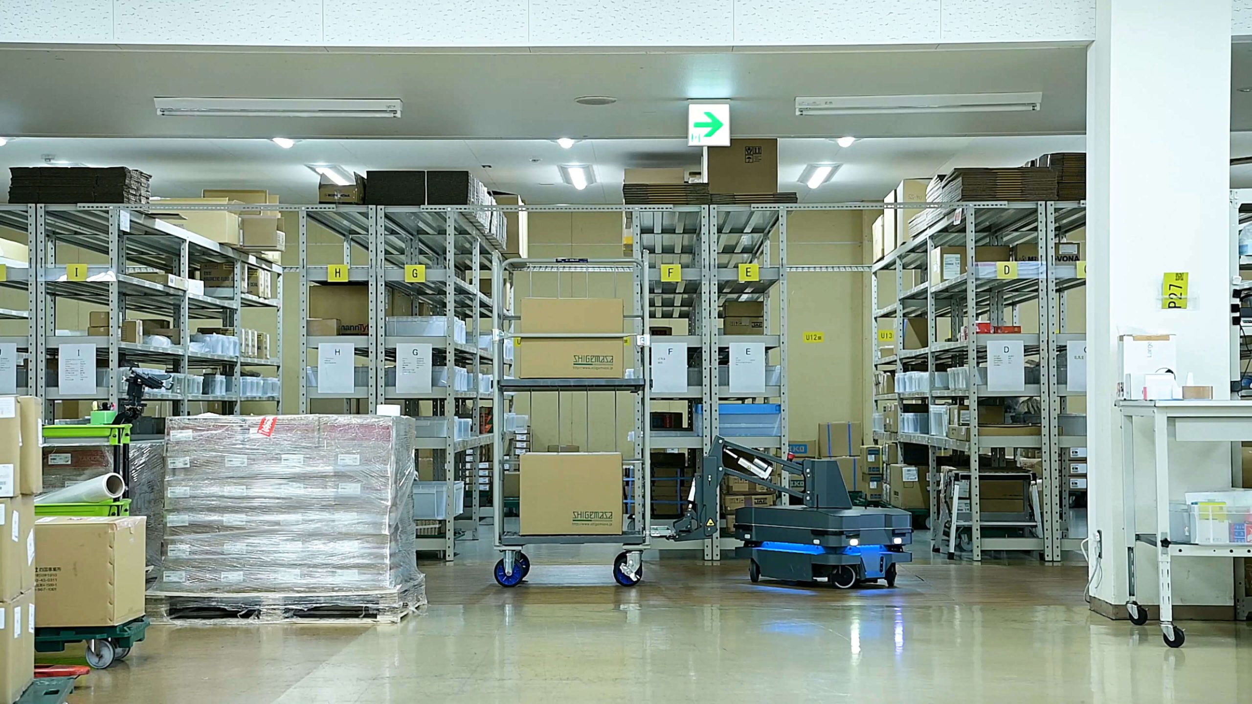 Caso de éxito: Automatización de transporte de materiales con MiR250 Hook en la industria metalúrgica