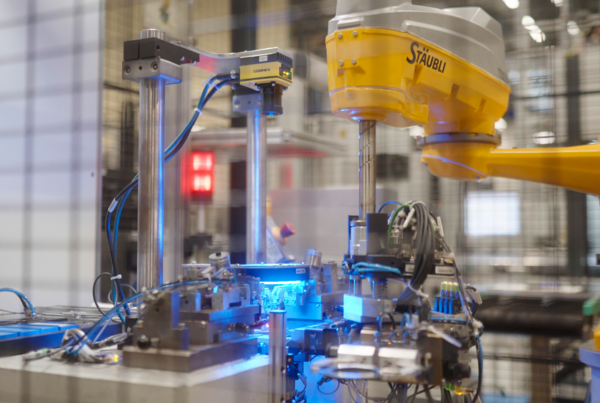 Schaeffler Special Machinery implementa sistemas de visión artificial Cognex para automatizar el conteo de rodillos y la inspección de embragues. Un caso de éxito sobre calidad, flexibilidad y automatización en la industria automotriz.